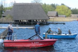 Bootsverleih und traditioneller  Fischerhüden am Krakower See