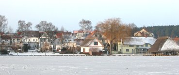 Blick vom See auf den Luftkurort Krakow am See
